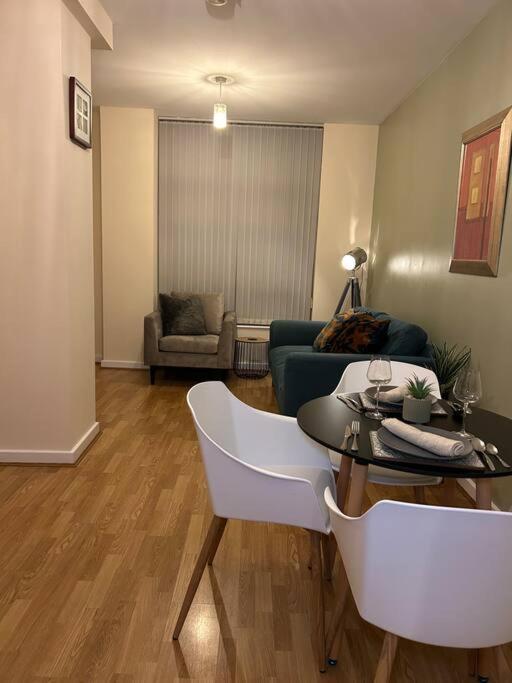 Central Birmingham City Apartment -Smart Tv - Free Parking Onsite Dış mekan fotoğraf