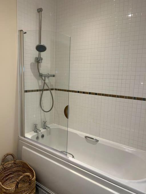 Central Birmingham City Apartment -Smart Tv - Free Parking Onsite Dış mekan fotoğraf