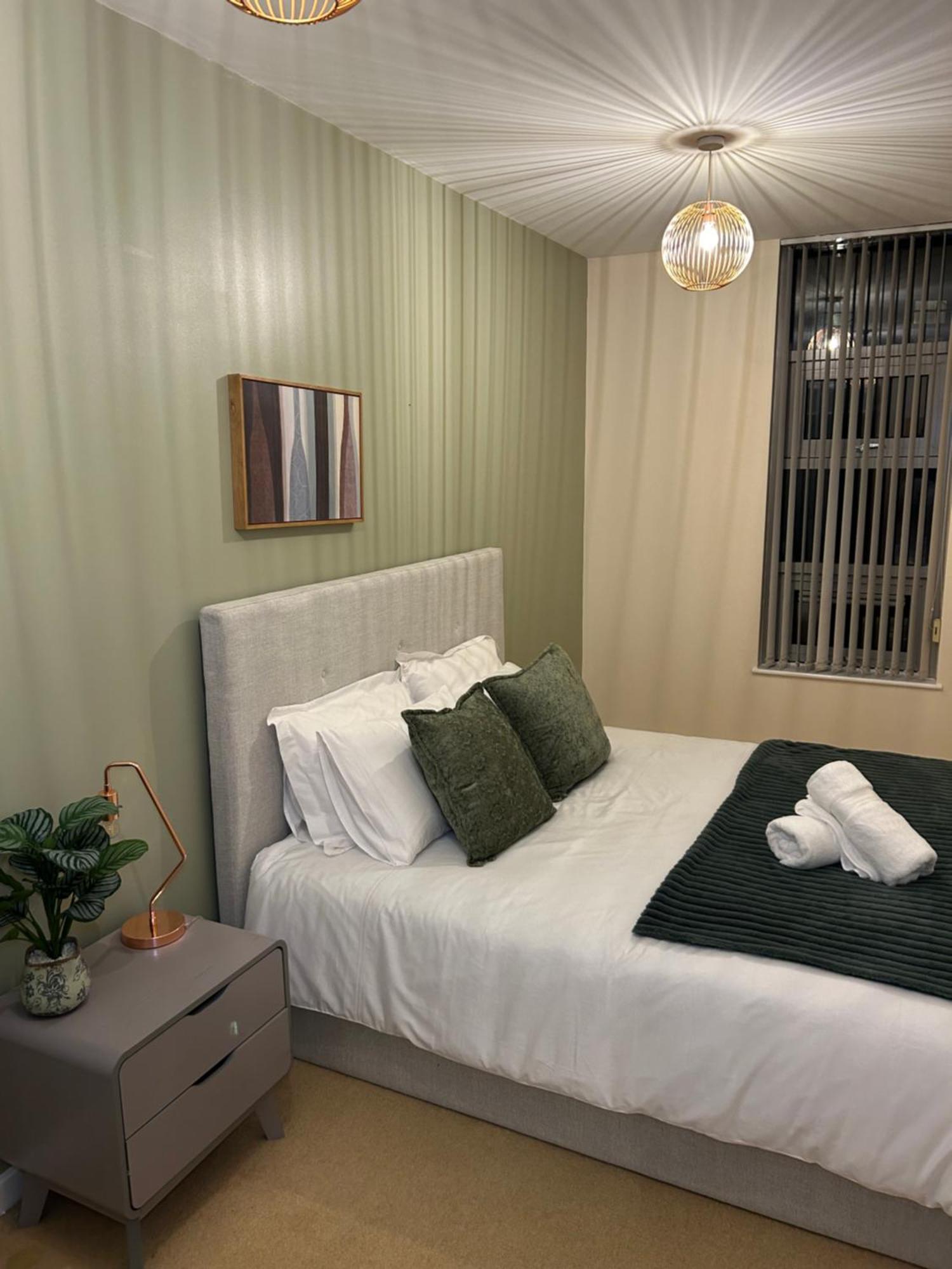 Central Birmingham City Apartment -Smart Tv - Free Parking Onsite Dış mekan fotoğraf