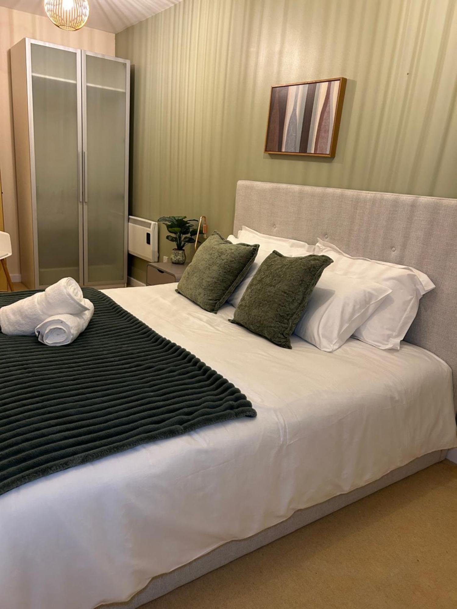 Central Birmingham City Apartment -Smart Tv - Free Parking Onsite Dış mekan fotoğraf